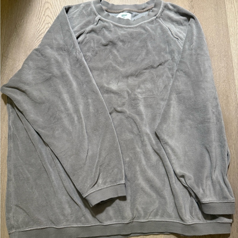 Aerie Women’s Soft Gray Crewneck Sweater